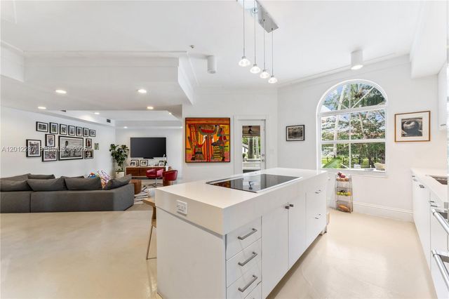 8763 SW 61st Pl, Pinecrest, FL 33156