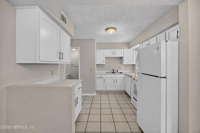 2658 TROLLIE Lane 1, Jacksonville, FL 32211