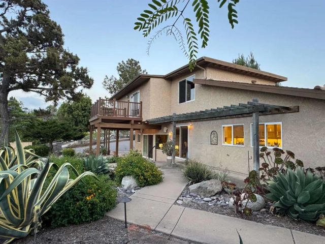 1050 Vista Sierra Drive, El Cajon, CA 92019