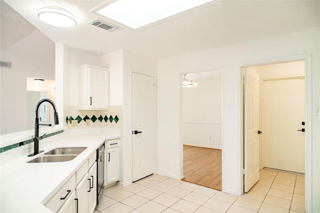 16342 Maple Downs Ln, Sugar Land, TX 77498