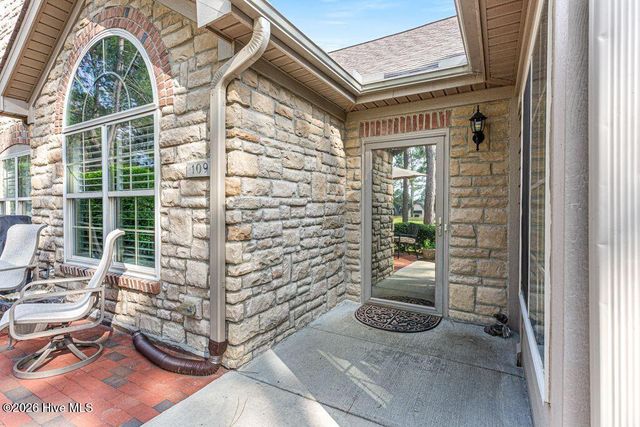109 Essex Place, Southern Pines, NC 28387