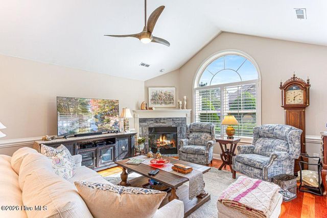 109 Essex Place, Southern Pines, NC 28387