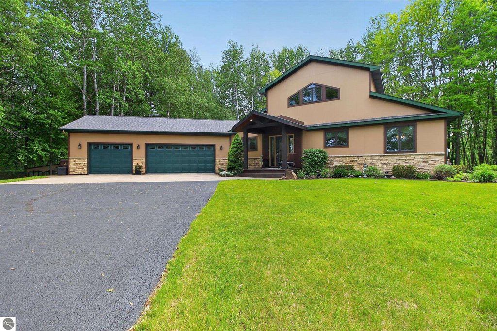 Image 2 of property listing at 104 N Andrea Lane, St Louis, MI 48880