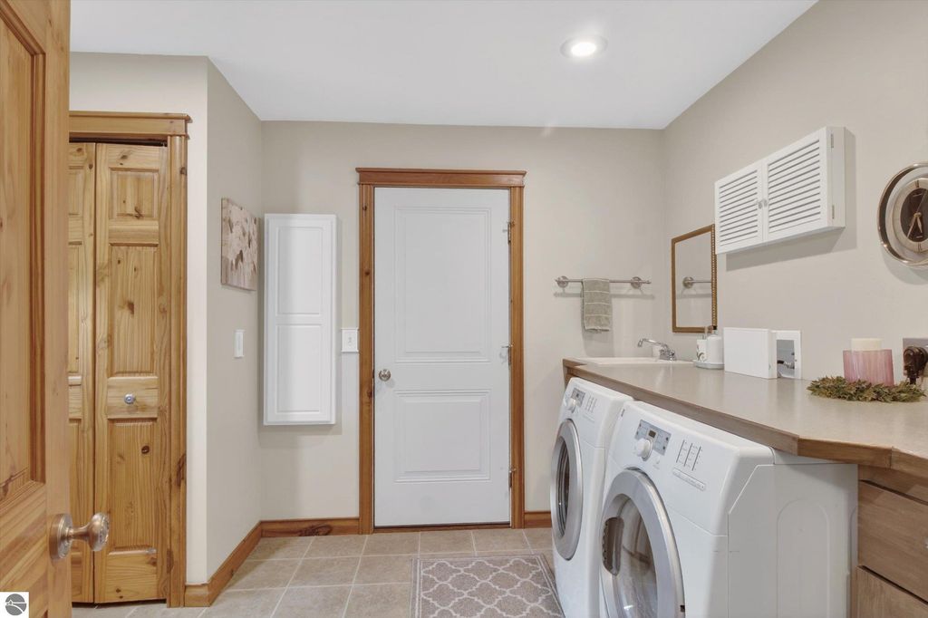 Image 31 of property listing at 104 N Andrea Lane, St Louis, MI 48880