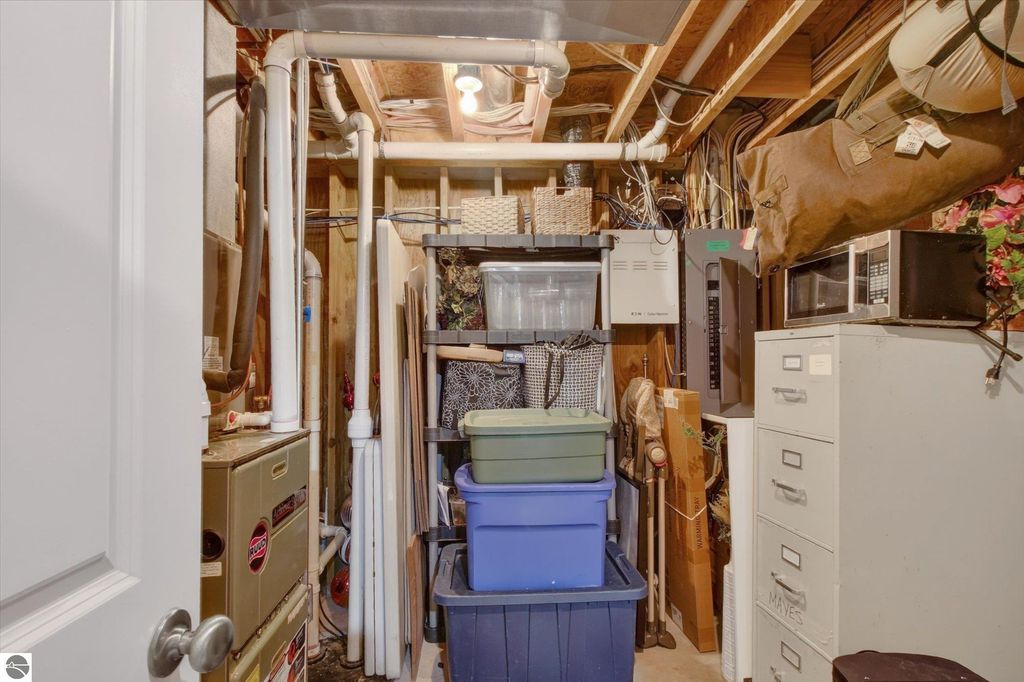 Image 41 of property listing at 104 N Andrea Lane, St Louis, MI 48880