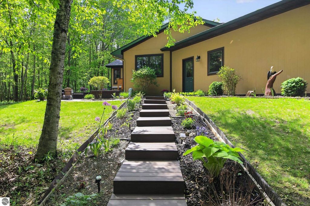 Image 54 of property listing at 104 N Andrea Lane, St Louis, MI 48880
