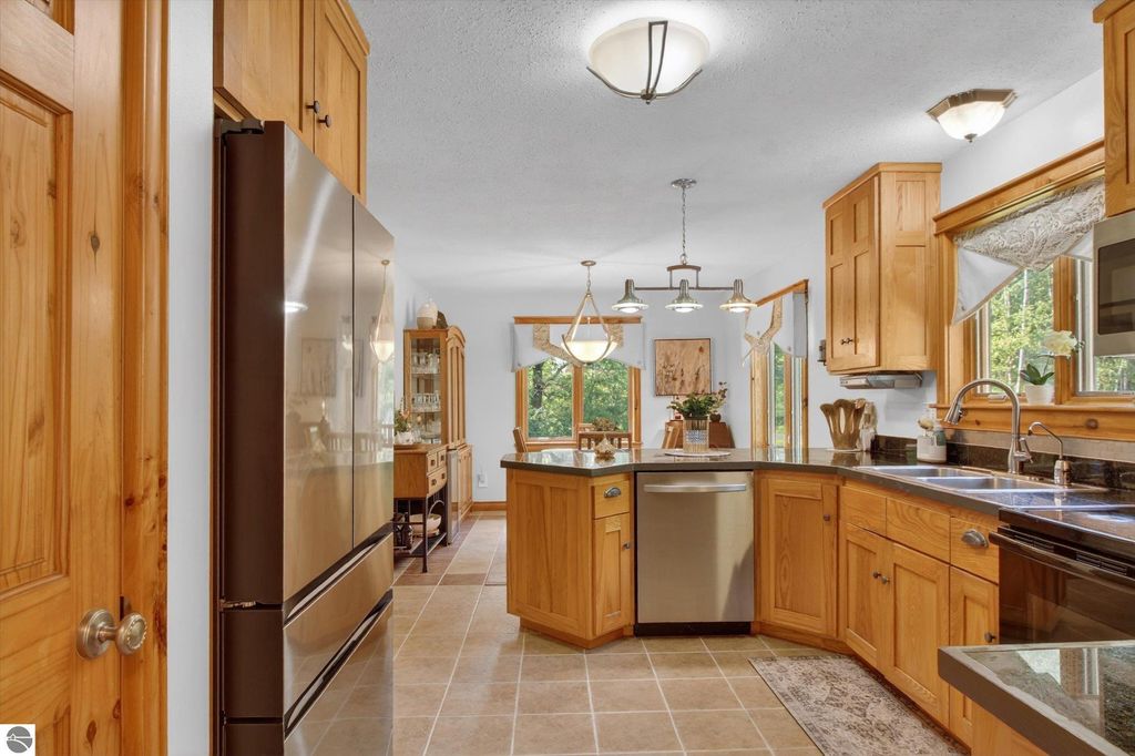Image 7 of property listing at 104 N Andrea Lane, St Louis, MI 48880