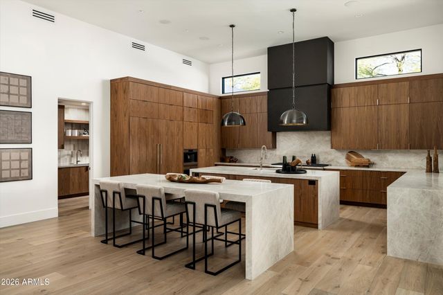 6748 E BERNEIL Lane, Paradise Valley, AZ 85253