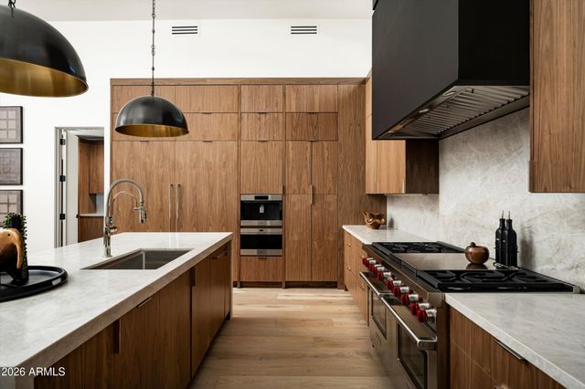 6748 E BERNEIL Lane, Paradise Valley, AZ 85253