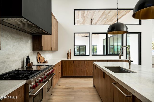 6748 E BERNEIL Lane, Paradise Valley, AZ 85253