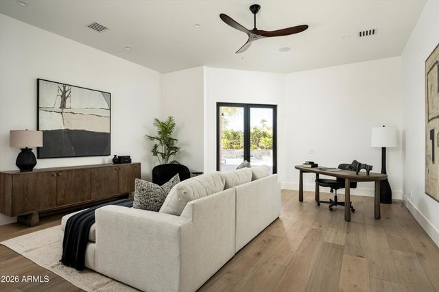 6748 E BERNEIL Lane, Paradise Valley, AZ 85253