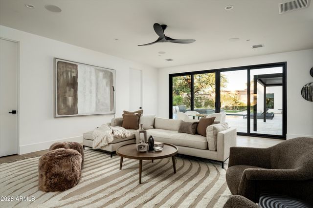 6748 E BERNEIL Lane, Paradise Valley, AZ 85253