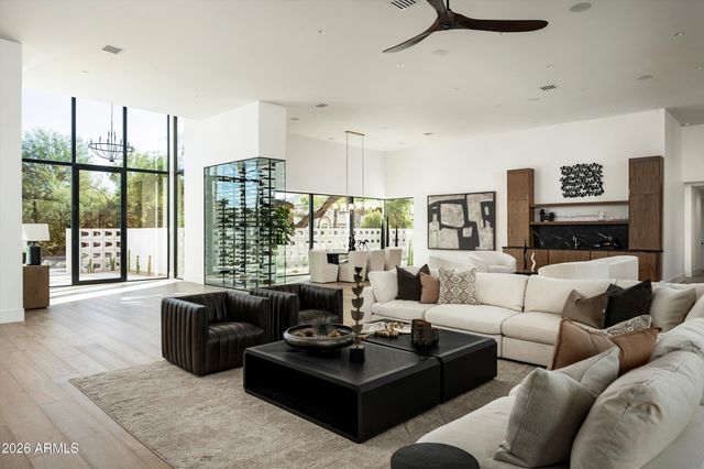 6748 E BERNEIL Lane, Paradise Valley, AZ 85253