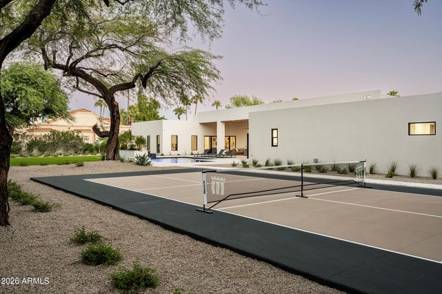 6748 E BERNEIL Lane, Paradise Valley, AZ 85253