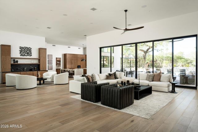 6748 E BERNEIL Lane, Paradise Valley, AZ 85253