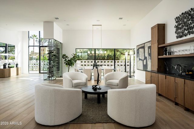 6748 E BERNEIL Lane, Paradise Valley, AZ 85253