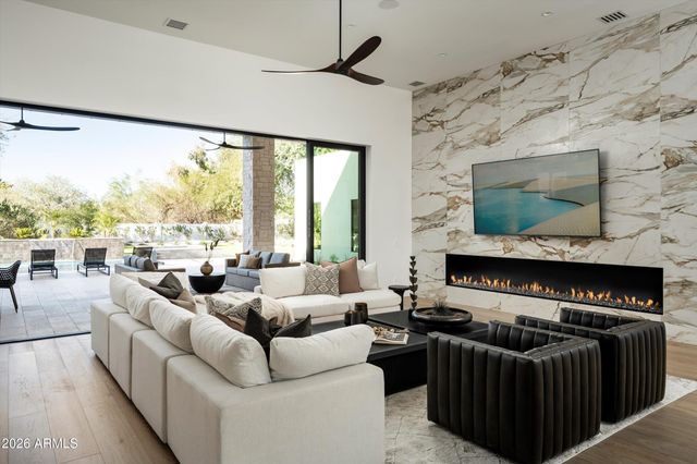 6748 E BERNEIL Lane, Paradise Valley, AZ 85253