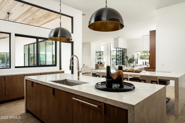 6748 E BERNEIL Lane, Paradise Valley, AZ 85253