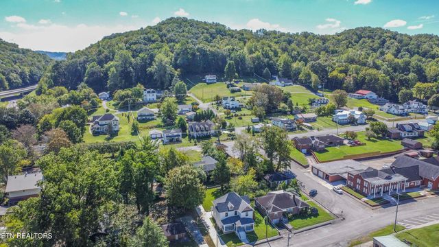 115 Roane St, Oliver Springs, TN 37840