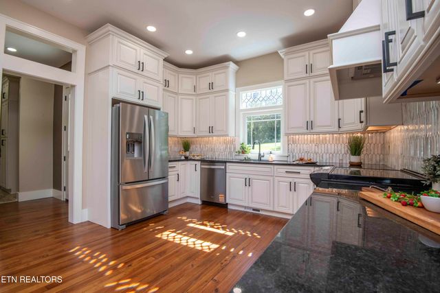 115 Roane St, Oliver Springs, TN 37840