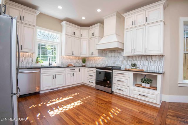 115 Roane St, Oliver Springs, TN 37840