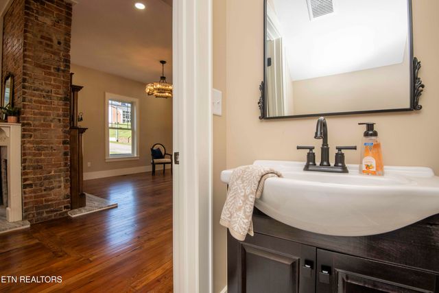 115 Roane St, Oliver Springs, TN 37840