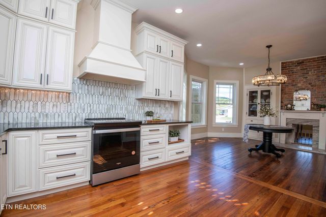 115 Roane St, Oliver Springs, TN 37840