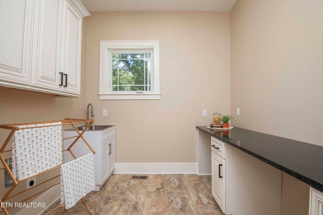 115 Roane St, Oliver Springs, TN 37840