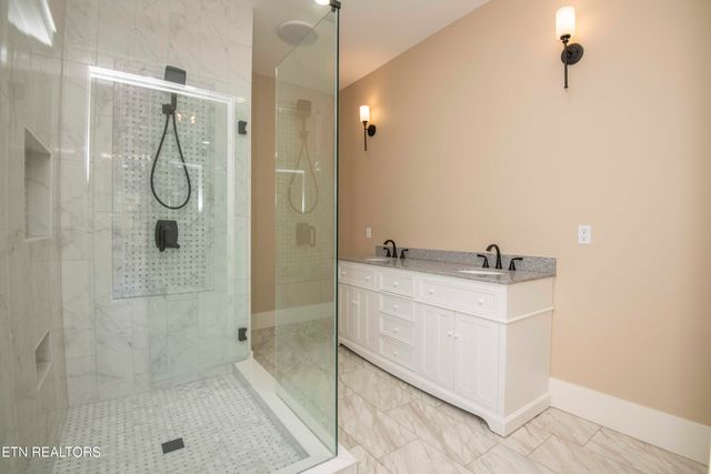 115 Roane St, Oliver Springs, TN 37840