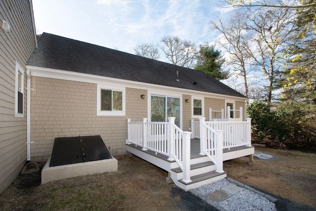 1066 Millstone Rd, Brewster, MA 02631