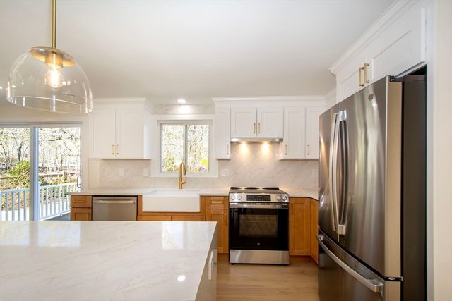 1066 Millstone Rd, Brewster, MA 02631