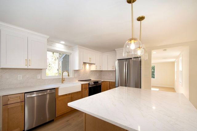 1066 Millstone Rd, Brewster, MA 02631