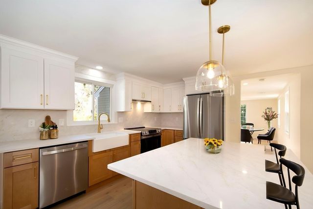 1066 Millstone Rd, Brewster, MA 02631