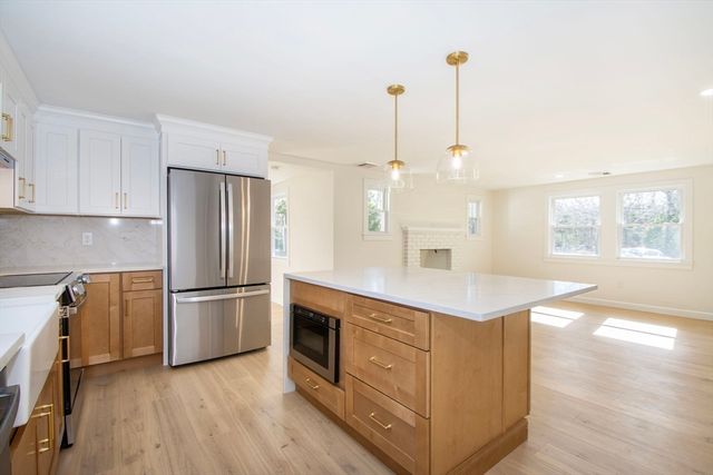 1066 Millstone Rd, Brewster, MA 02631