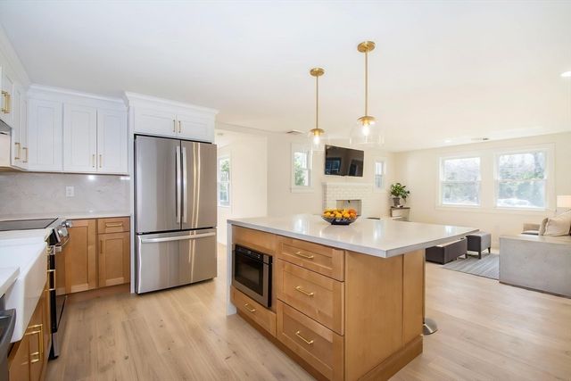 1066 Millstone Rd, Brewster, MA 02631