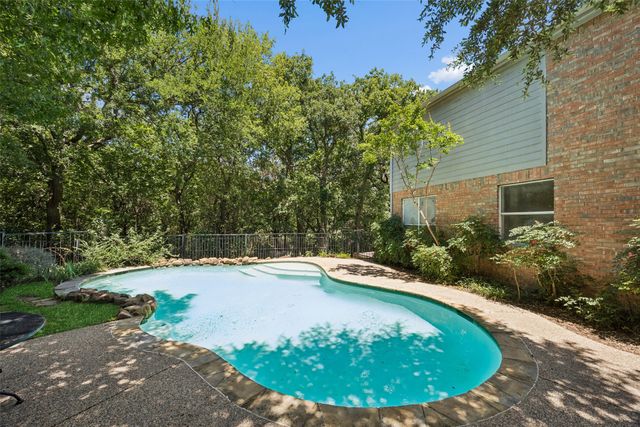 2401 Pinehurst Court, Highland Village, TX 75077
