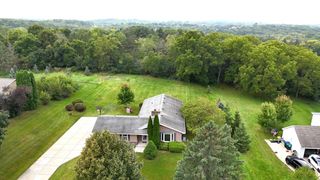 W247S7405 Scotland DRIVE, Waukesha, WI 53189