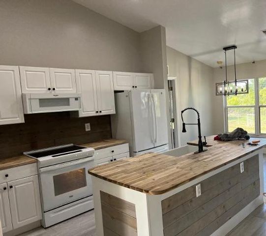 6012 ELAINE Avenue N, Lehigh Acres, FL 33971