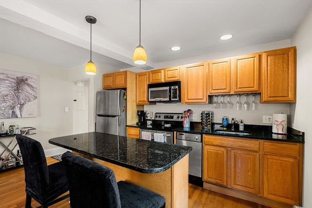 96 N Main St 3, Andover, MA 01810