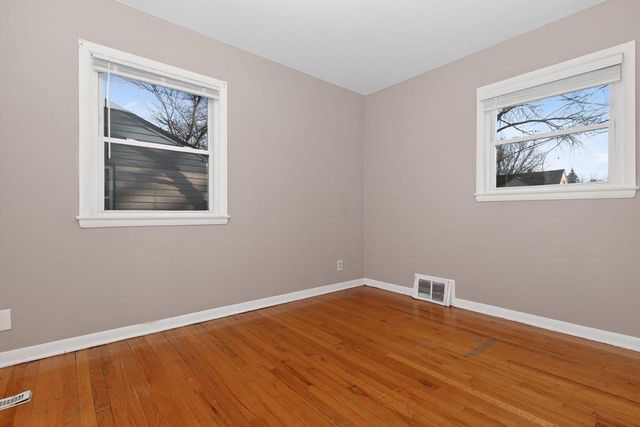 5353 N 56th STREET, Milwaukee, WI 53218