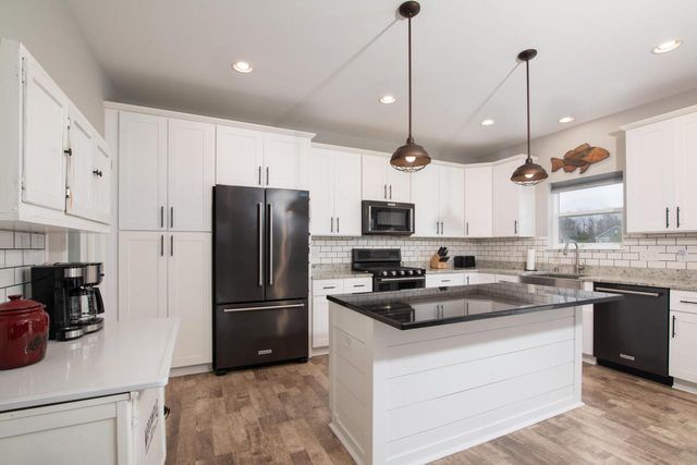 19677 Yorktown PLACE, Bristol, WI 53104