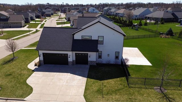 19677 Yorktown PLACE, Bristol, WI 53104
