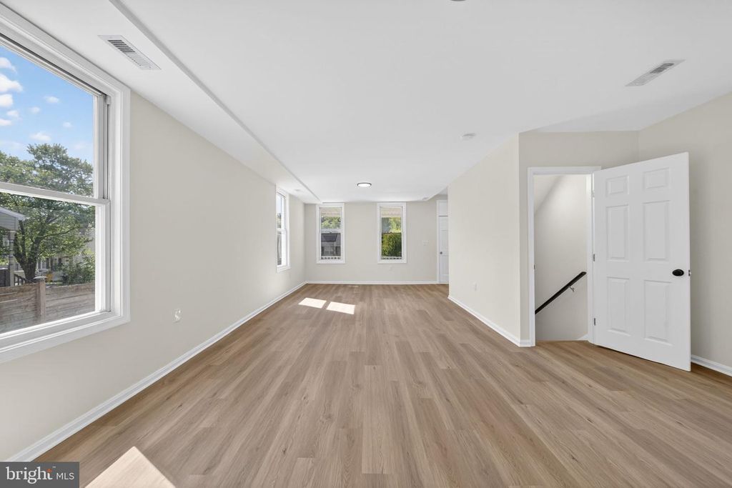 Image 15 of property listing at 5923 KAVON AVE, Baltimore, MD 21206