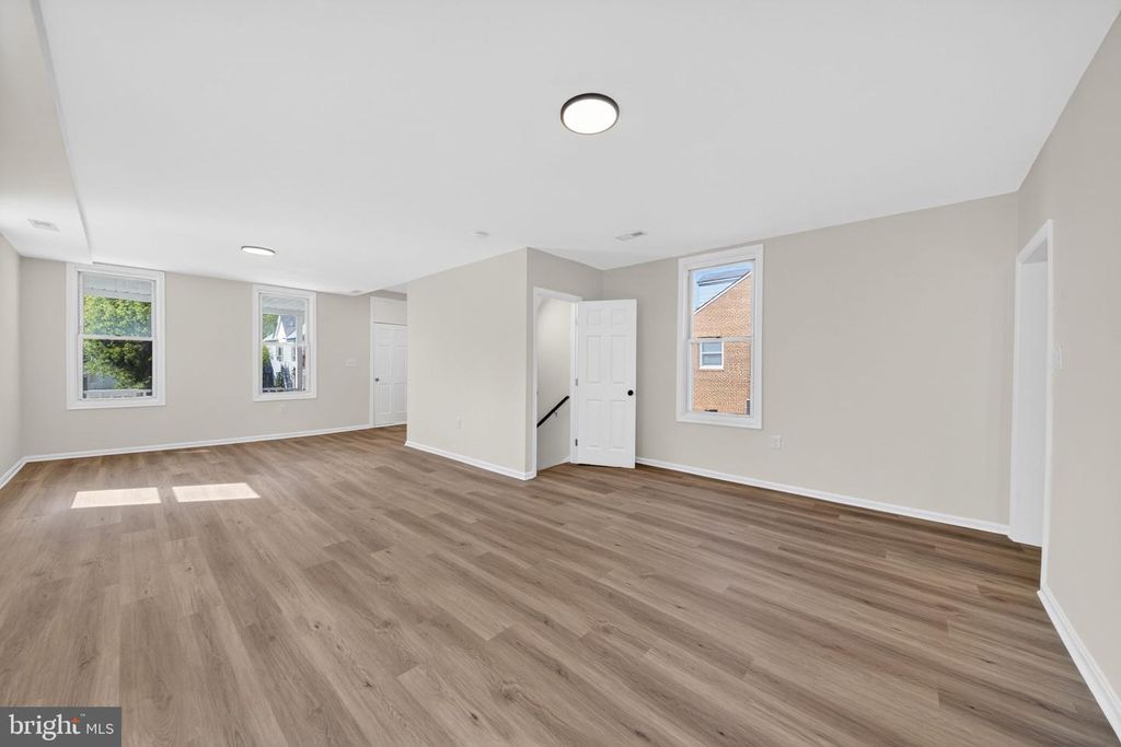 Image 16 of property listing at 5923 KAVON AVE, Baltimore, MD 21206