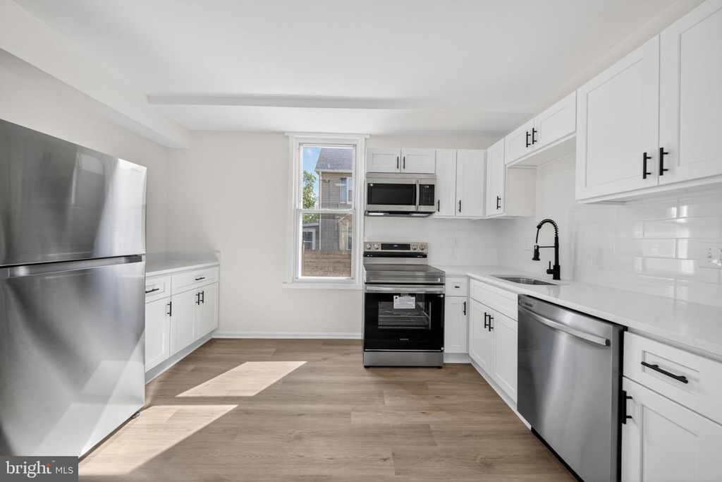 Image 19 of property listing at 5923 KAVON AVE, Baltimore, MD 21206