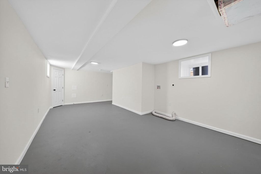 Image 24 of property listing at 5923 KAVON AVE, Baltimore, MD 21206
