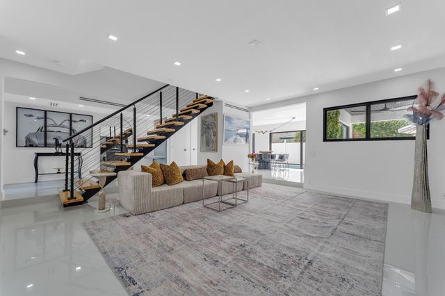2724 N Ocean Boulevard, Fort Lauderdale, FL 33308