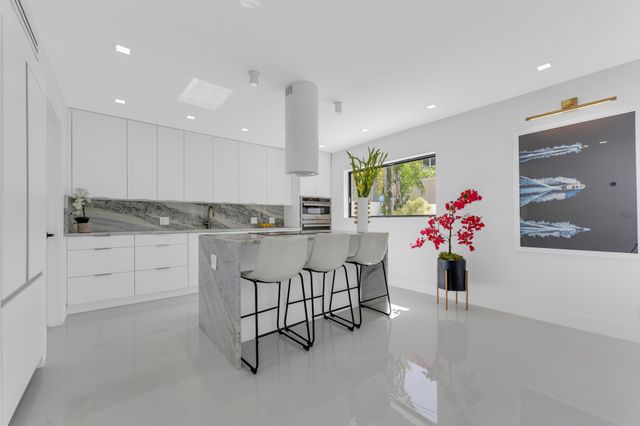 2724 N Ocean Boulevard, Fort Lauderdale, FL 33308
