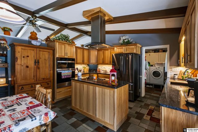1221 Beechcraft Road, Lincoln, NE 68527