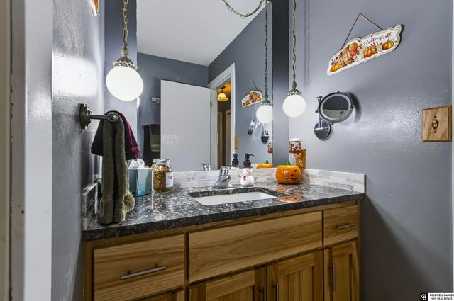1221 Beechcraft Road, Lincoln, NE 68527